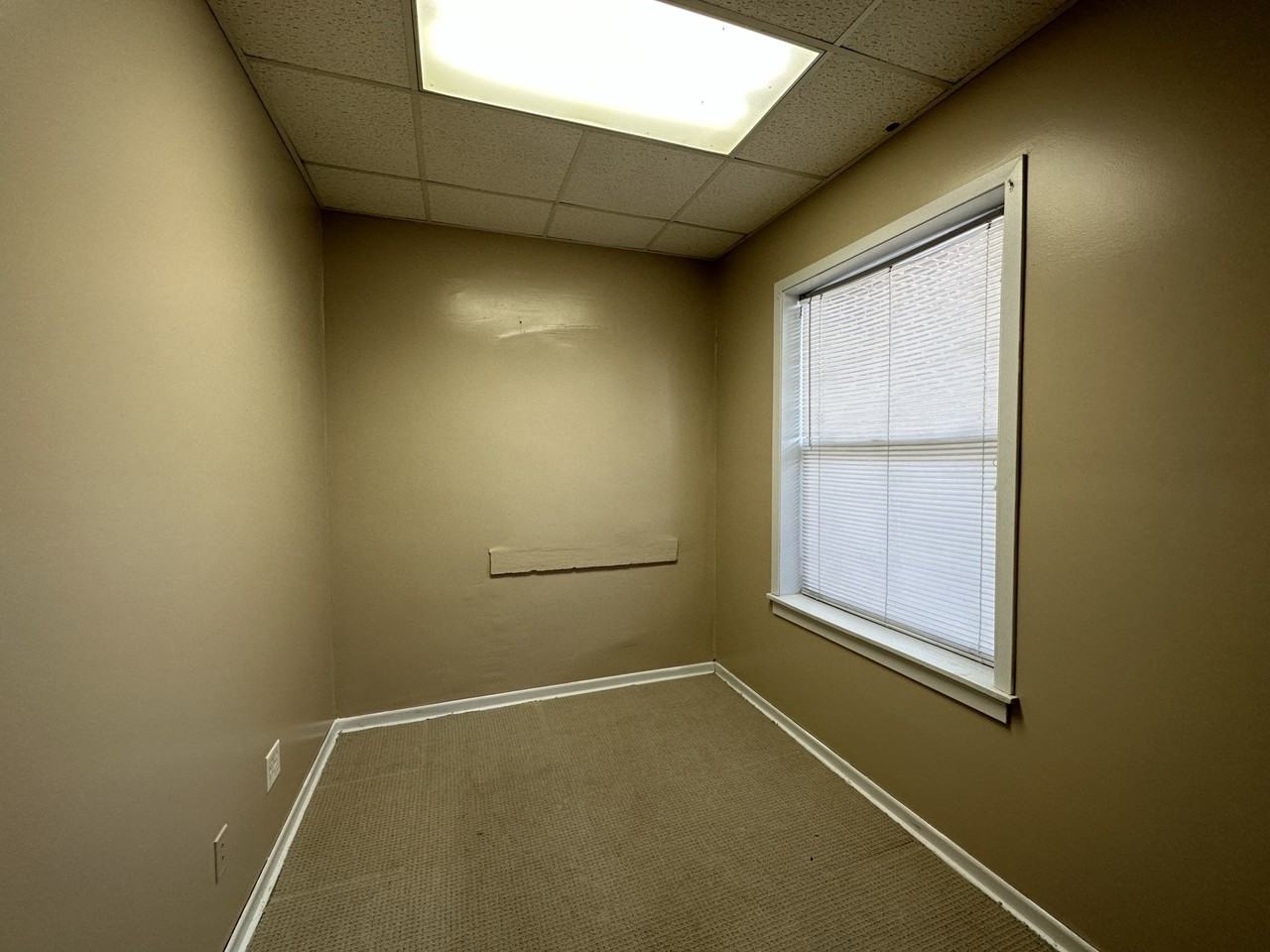 416 E Commercial Ave - Photo 3 of 19