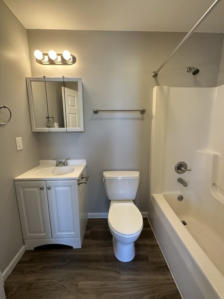 509 E Commercial Ave - Photo 3 of 18