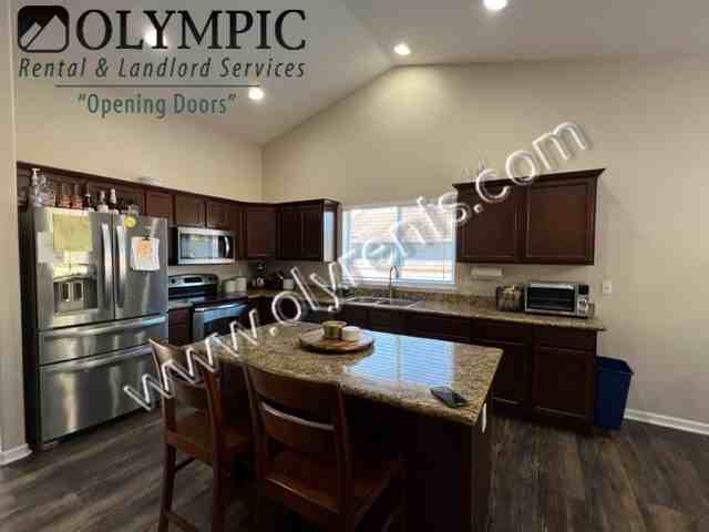 113 Crimson Ct Se - Photo 3 of 20