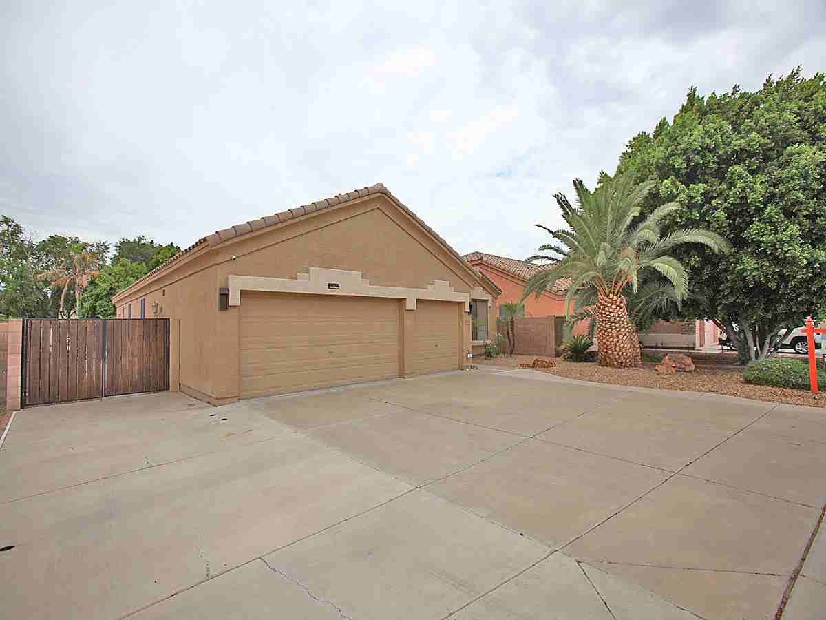 9229 W Yukon Dr - Photo 2 of 25