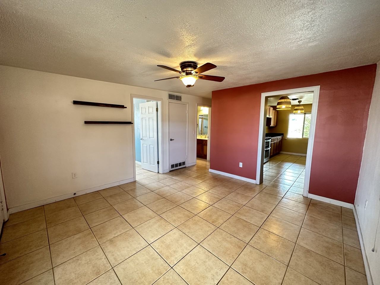 2208 N Rita Ave - Photo 3 of 22