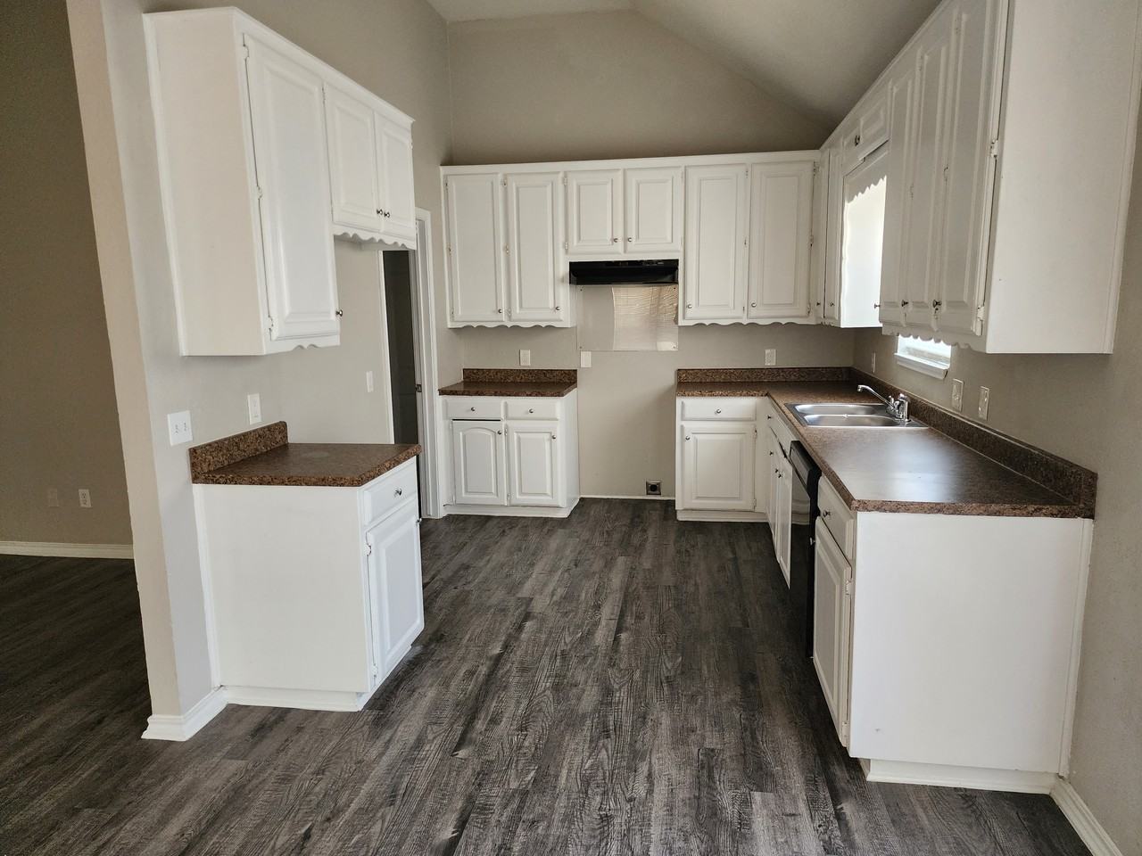 4901 Dax Dr - Photo 3 of 10