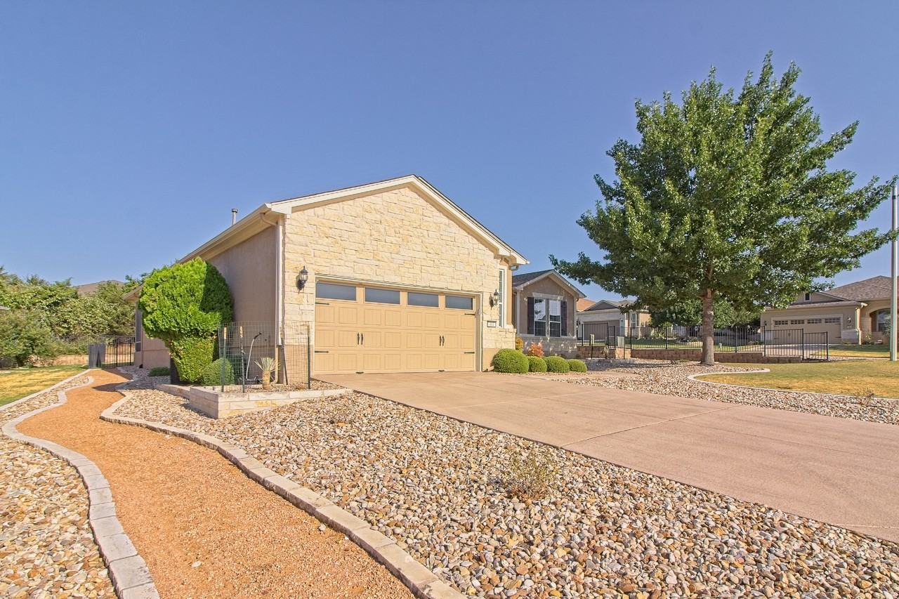 411 Capote Peak Dr - Photo 3 of 43