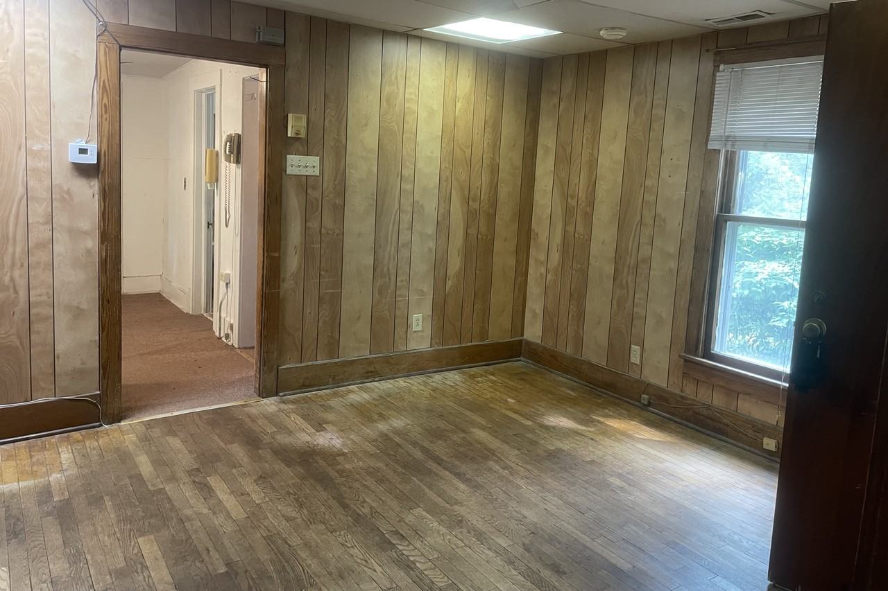 1332 Nw Central Ave - Photo 2 of 15