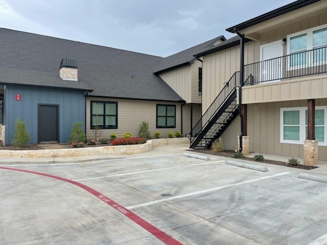 2482 N Trinity St - Photo 2 of 50