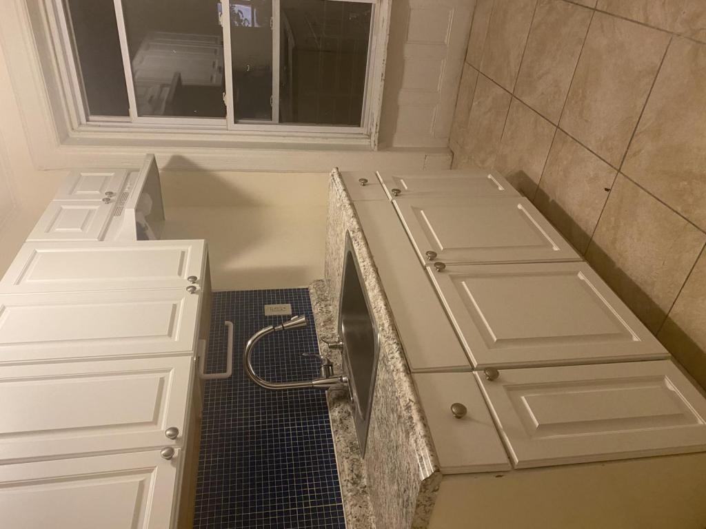 1028 Greene Ave - Photo 4 of 10