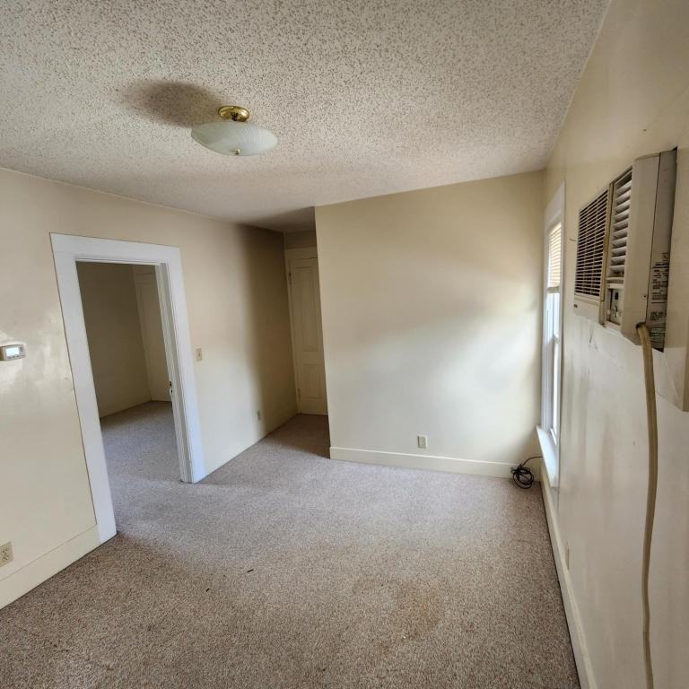 307 S Division Ave #4 - Photo 2 of 6