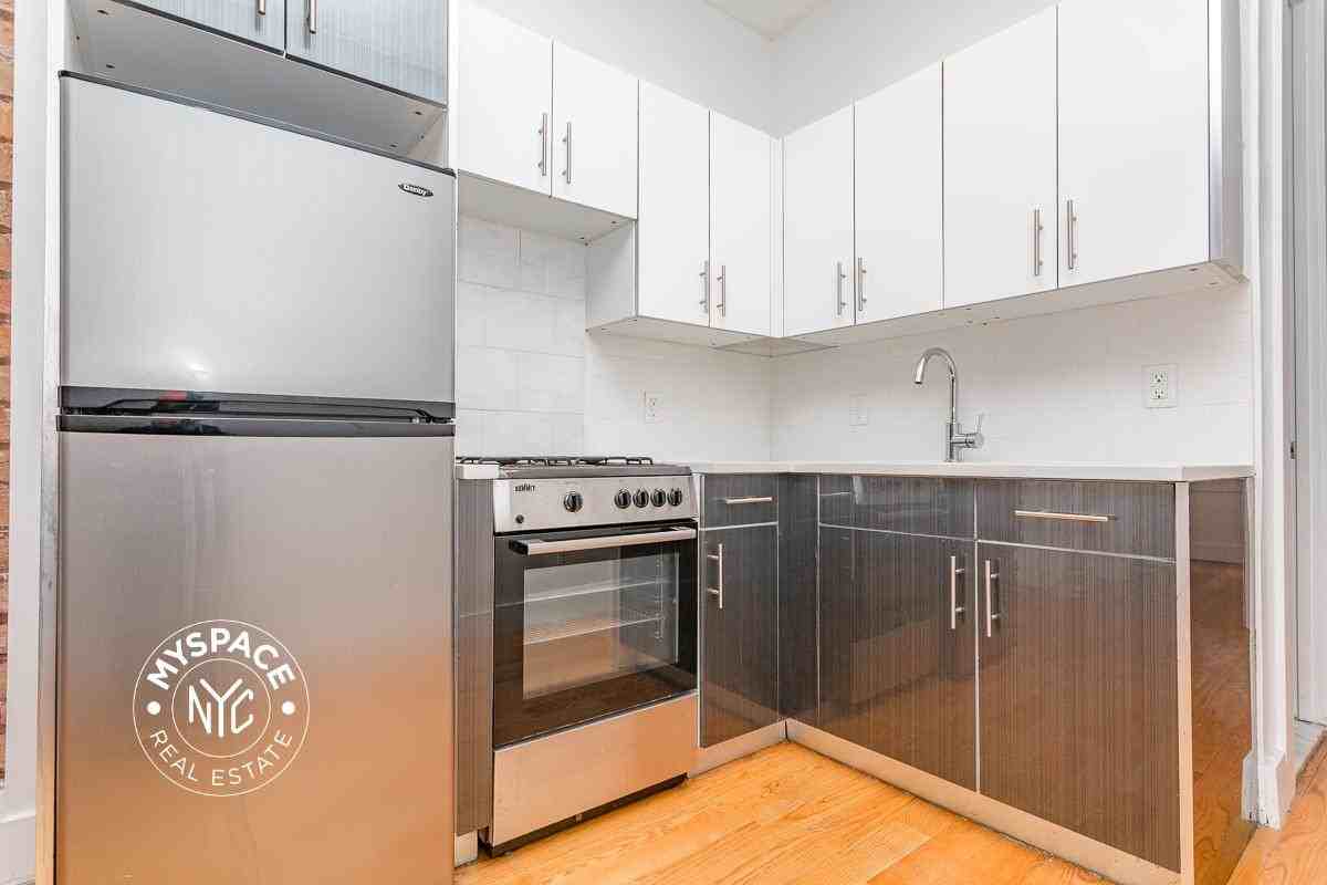 31 Montrose Ave #1L - Photo 4 of 13