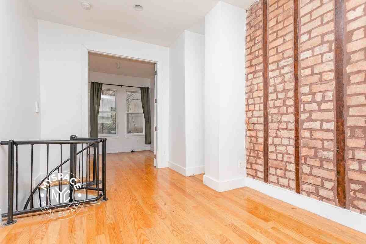31 Montrose Ave #1L - Photo 5 of 13