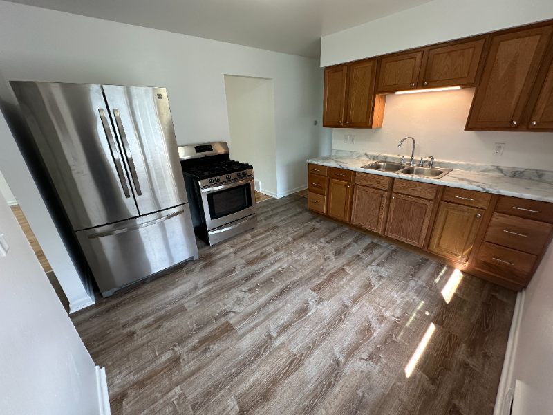 5862 #5864 - Photo 2 of 9