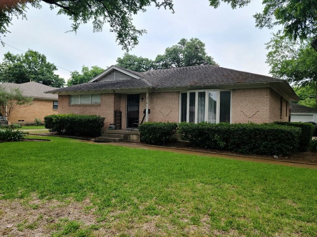 1818 Swan Dr #NA - Photo 3 of 9