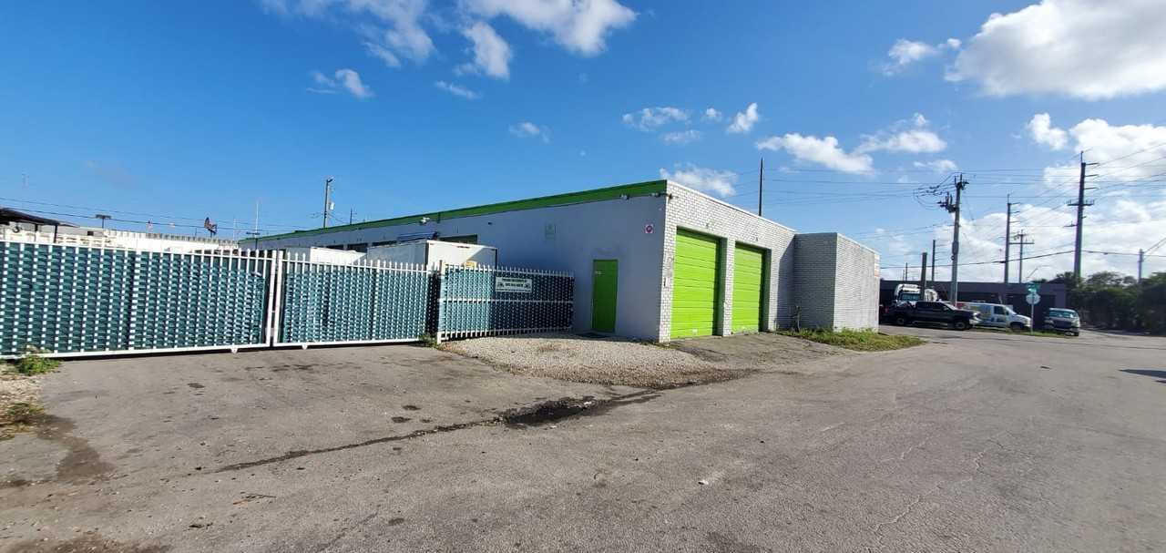 821 NW 45th St - Bay 823 #823 - Photo 3 of 15