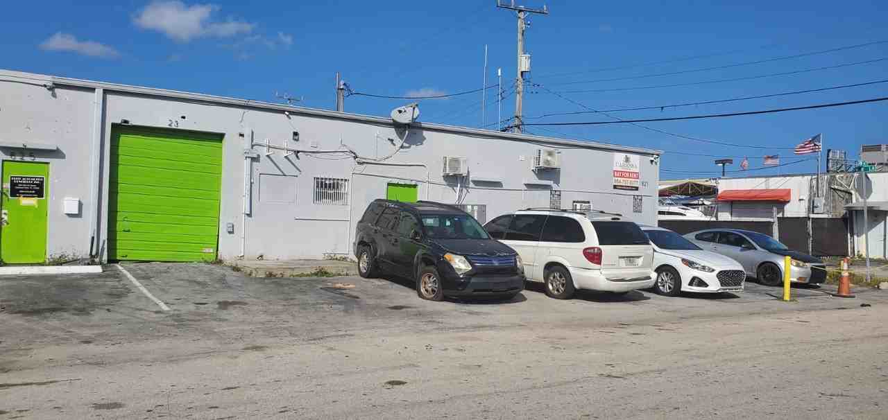 821 NW 45th St - Bay 823 #823 - Photo 4 of 15