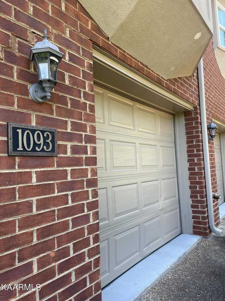1093 Brentwood Way - Photo 3 of 18