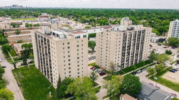 featured image of 220 Oakland Ave