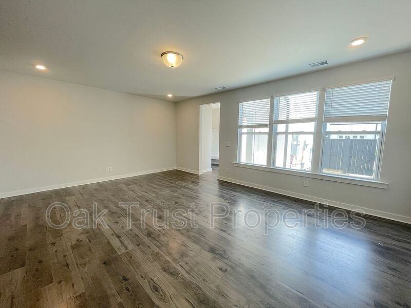 1017 Swamp Harrier Ave - Photo 5 of 16