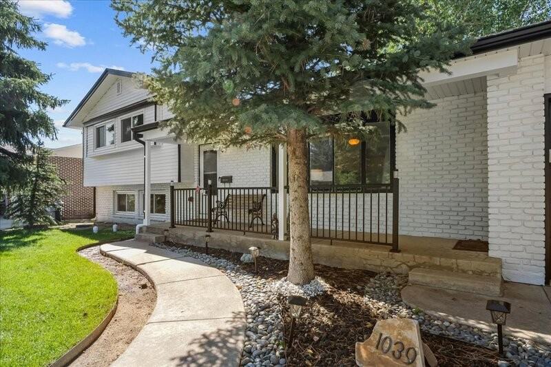 1039 Melton St - Photo 3 of 45