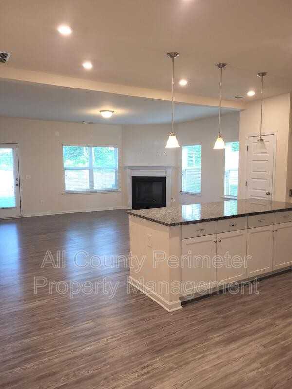 210 Centennial Cir - Photo 3 of 16