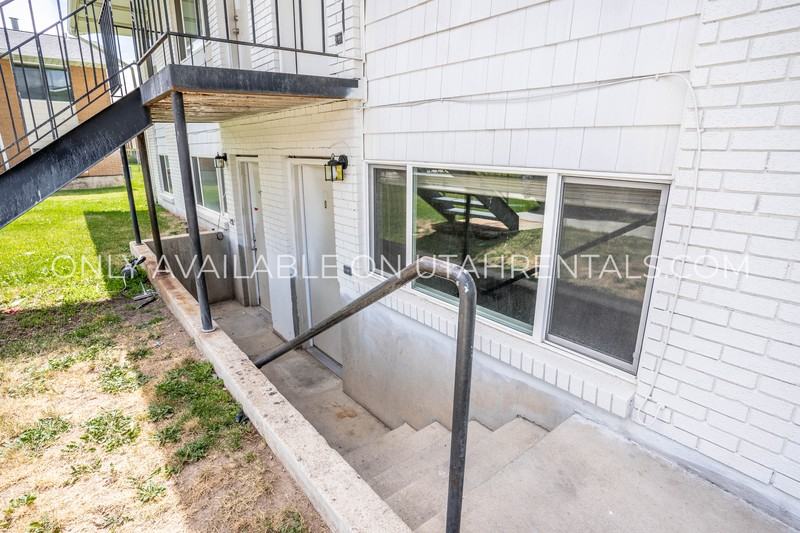 657 Nw #O - Photo 3 of 15