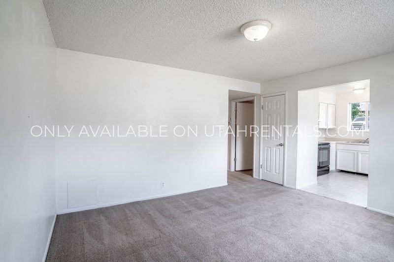 657 Nw #O - Photo 4 of 15