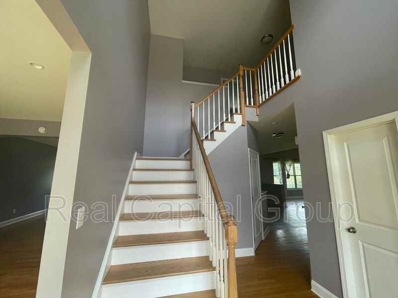 28 Empire Dr - Photo 2 of 29