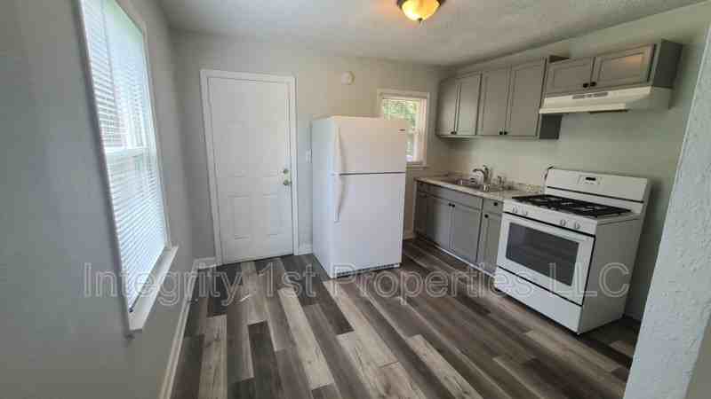6944 Walrond Ave - Photo 2 of 6