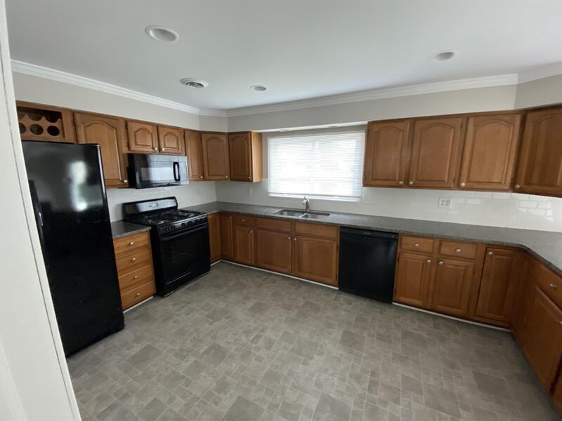 35235 Tilford St - Photo 3 of 11