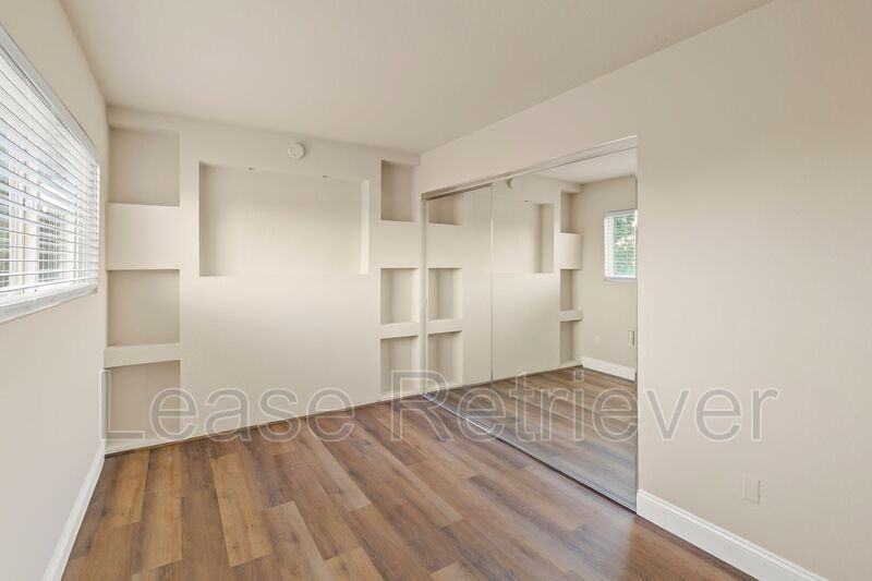 940 Palm Cir - Photo 4 of 27