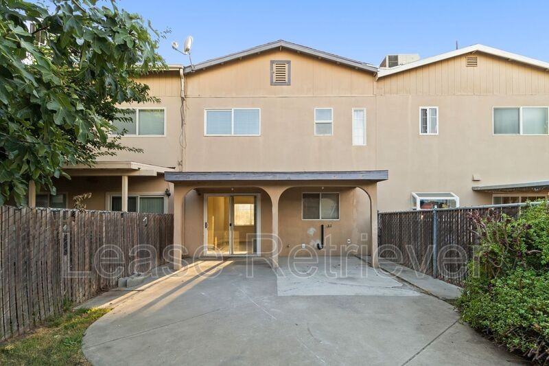 940 Palm Cir - Photo 5 of 27
