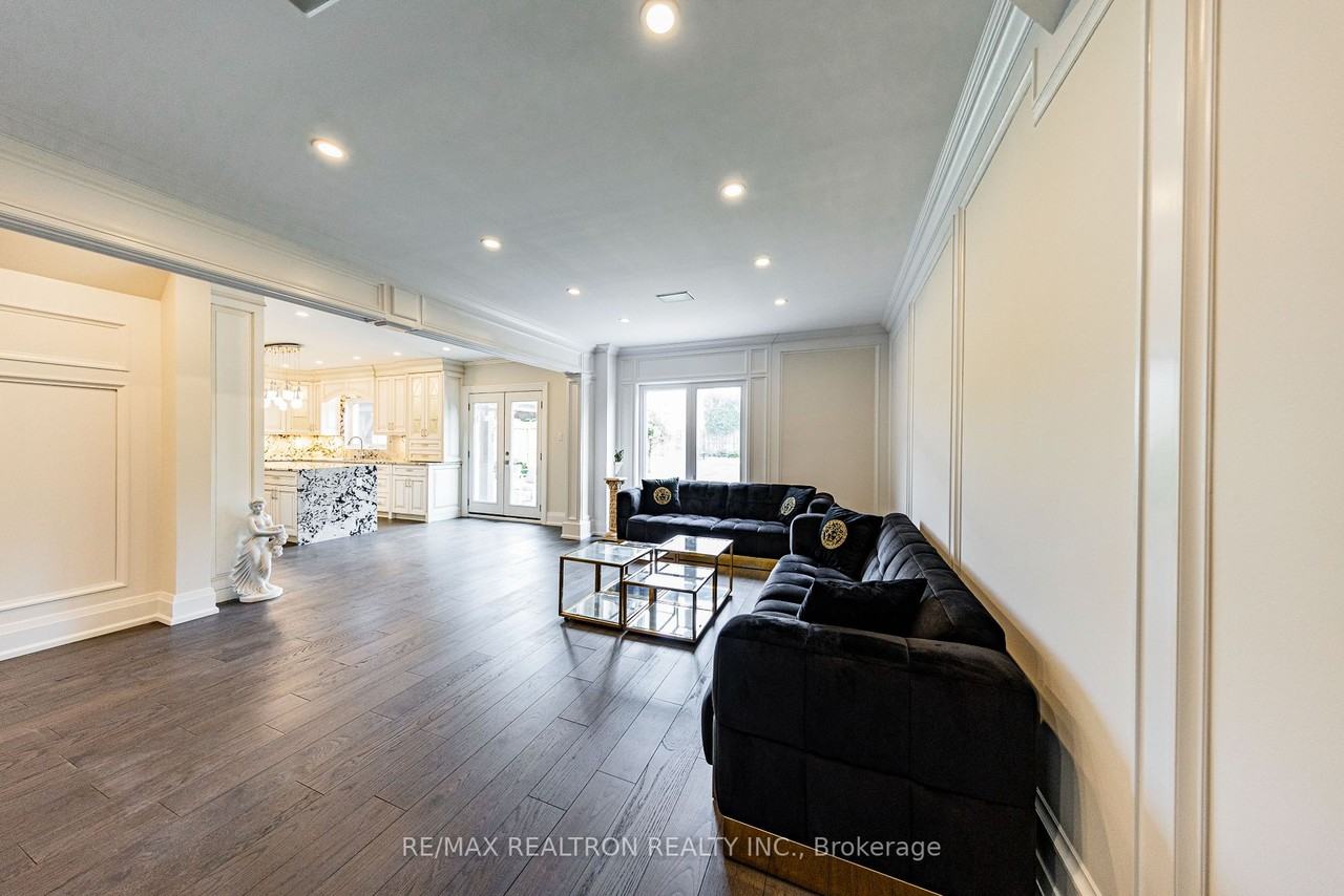 24 Drummond Drive #1402 - Photo 3 of 6