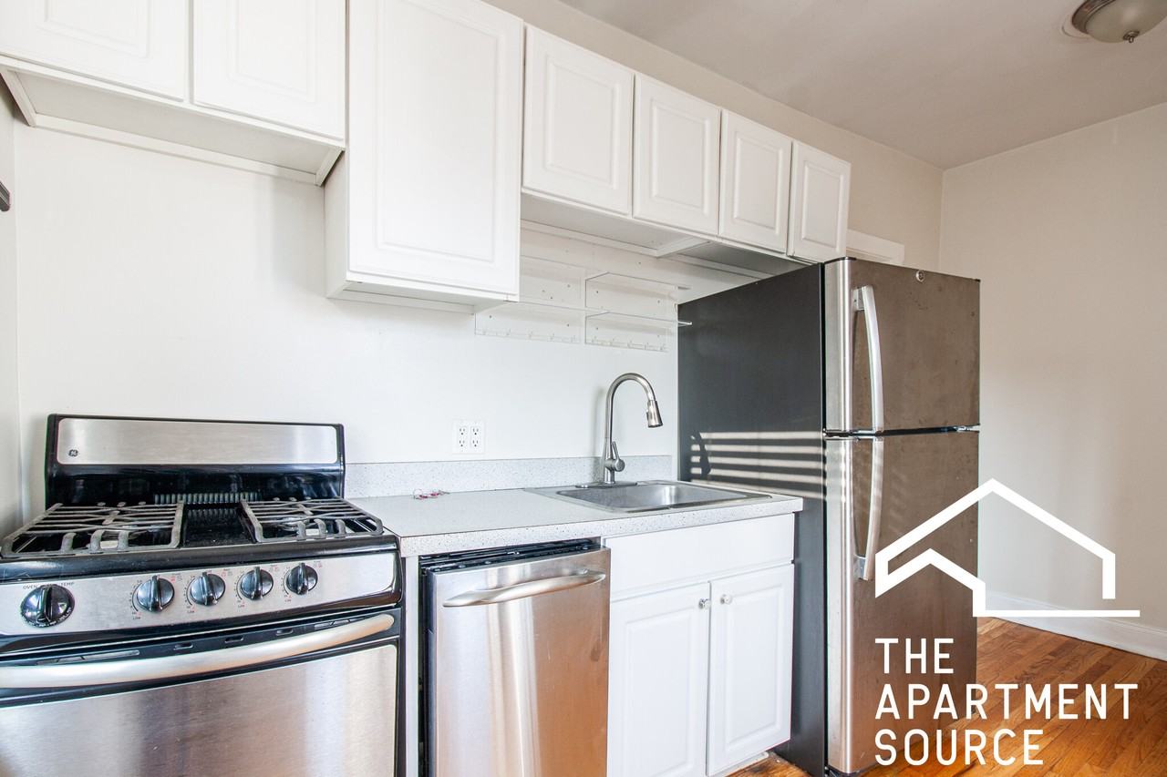 837 W Cornelia Ave #3N