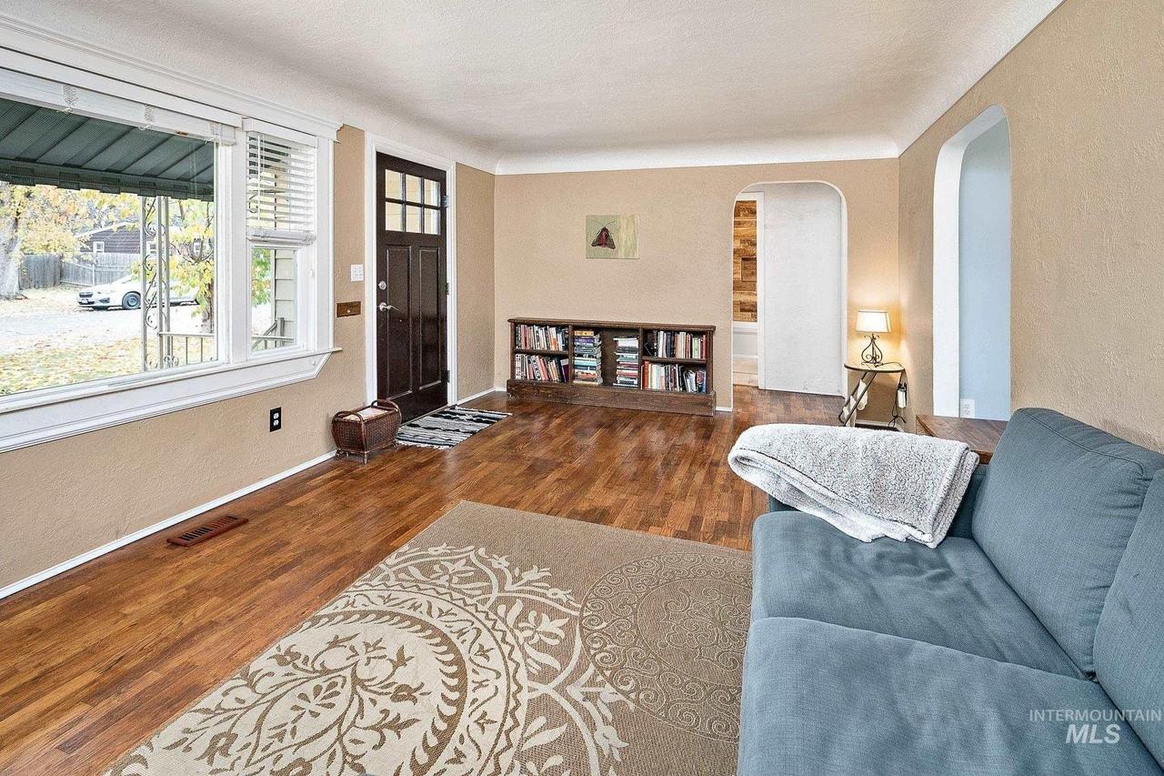 4806 W Grover St - Photo 3 of 13