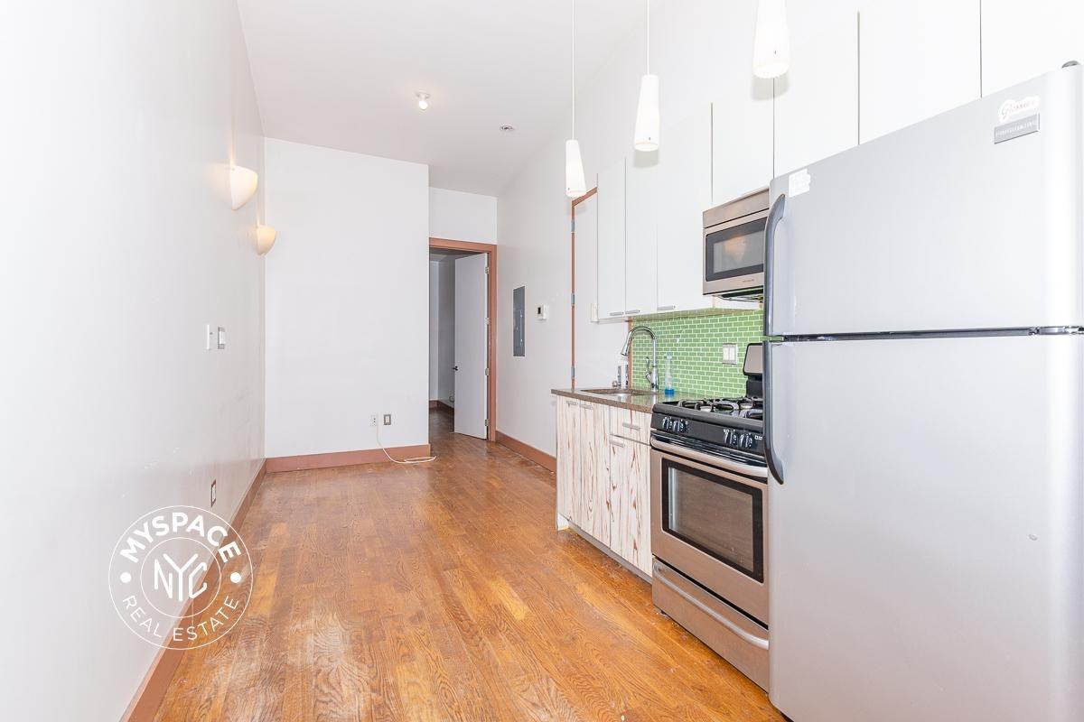 116 Jefferson St #2B - Photo 4 of 13