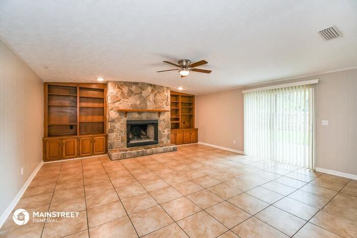 8403 Frost St N - Photo 3 of 16