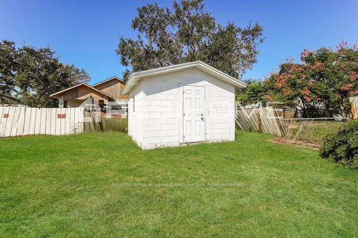 121 Herbert St - Photo 3 of 20