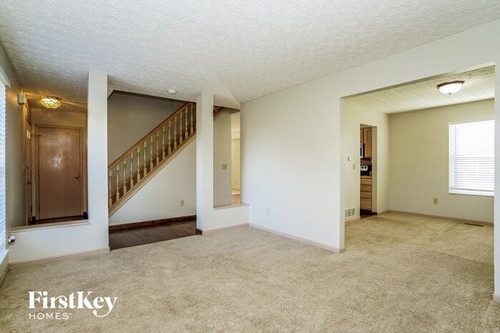 7076 Jean Ct - Photo 2 of 15