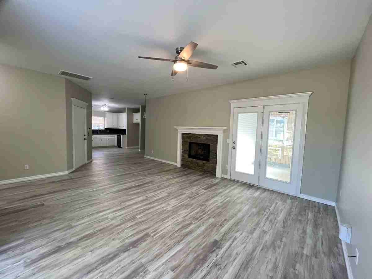 421 W 10th St #1 - Photo 2 of 14