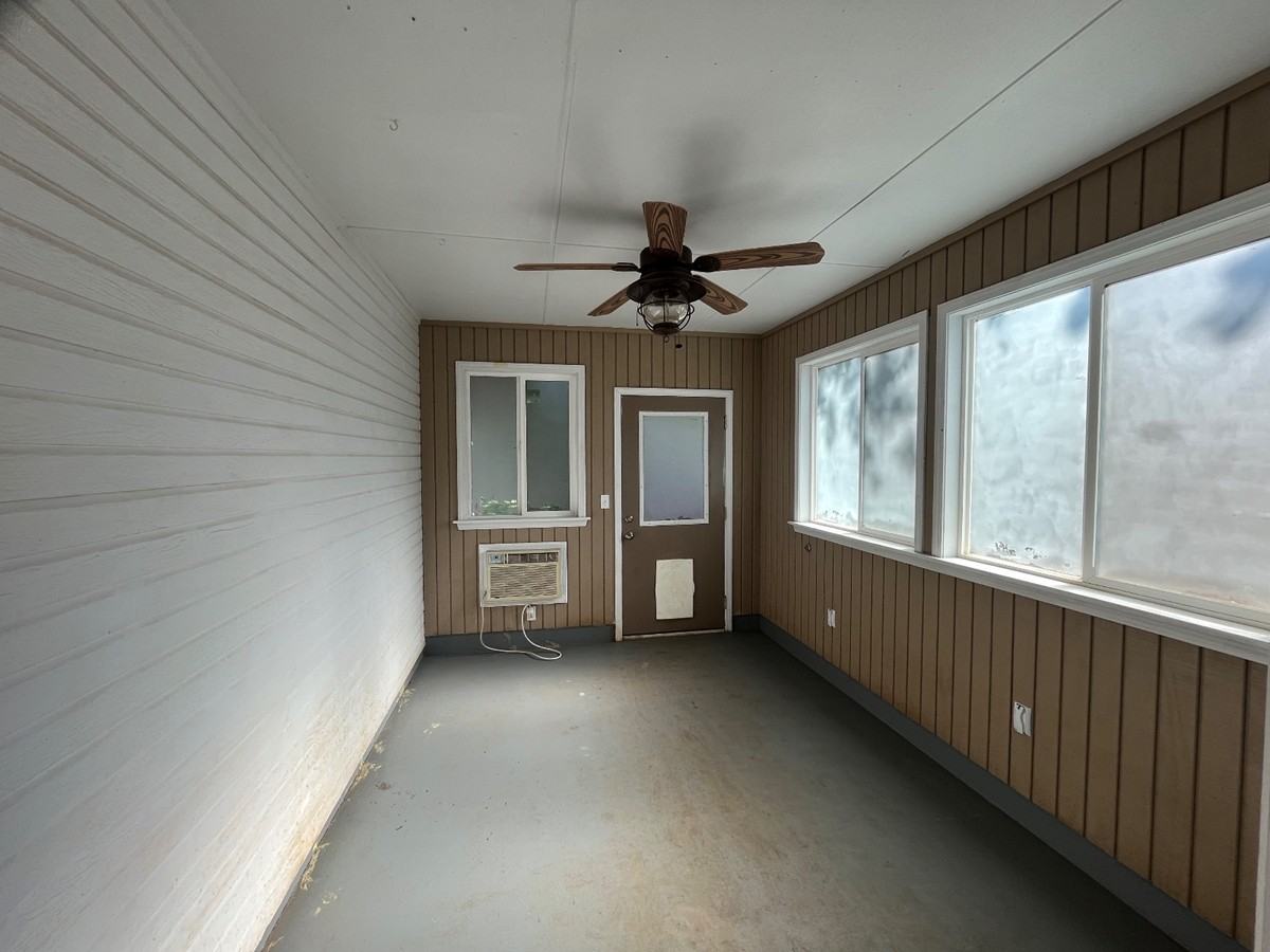 421 W 10th St #1 - Photo 5 of 14