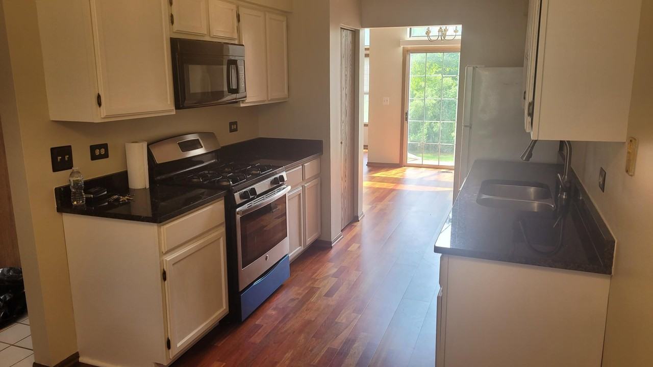 1266 S Parkside Dr #1 - Photo 4 of 12