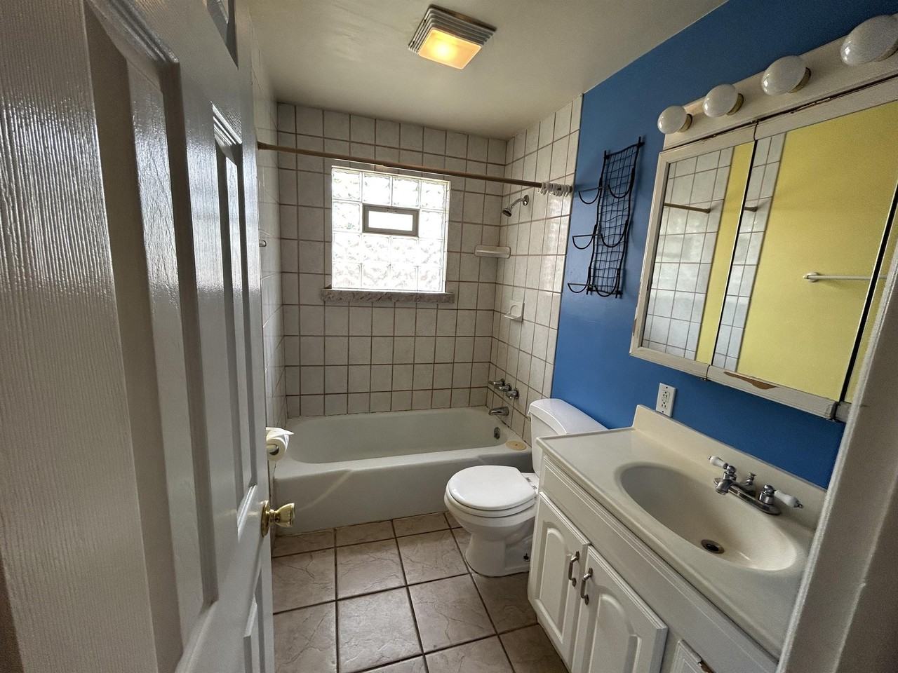 909 E Browning Ave #C - Photo 7 of 13