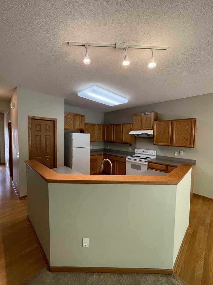 1694 Oakbrooke Ct #1 - Photo 3 of 19