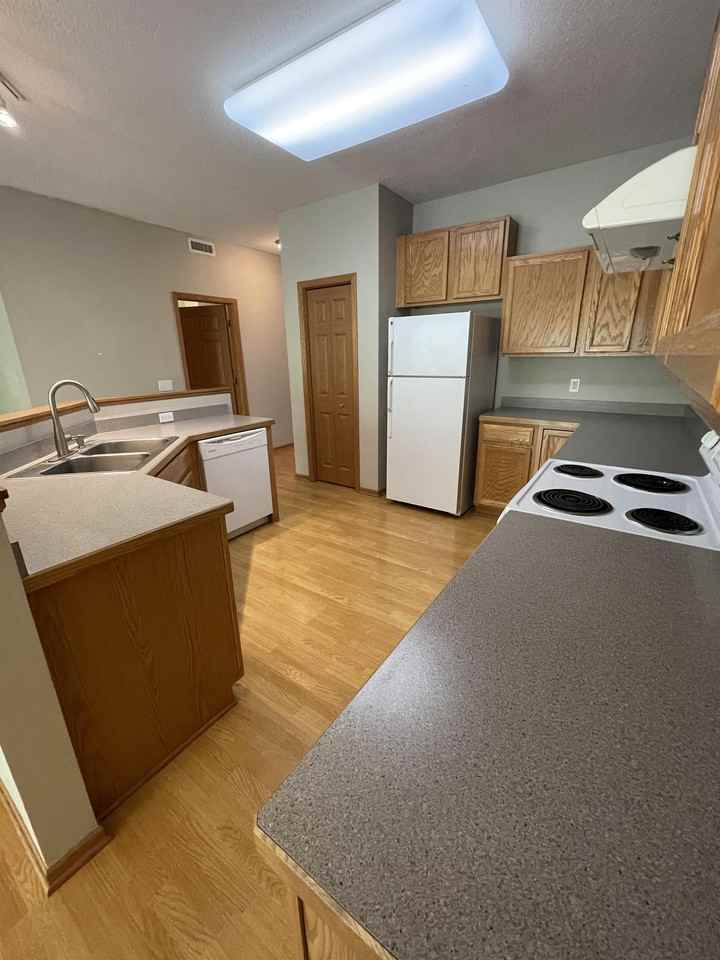 1694 Oakbrooke Ct #1 - Photo 2 of 19