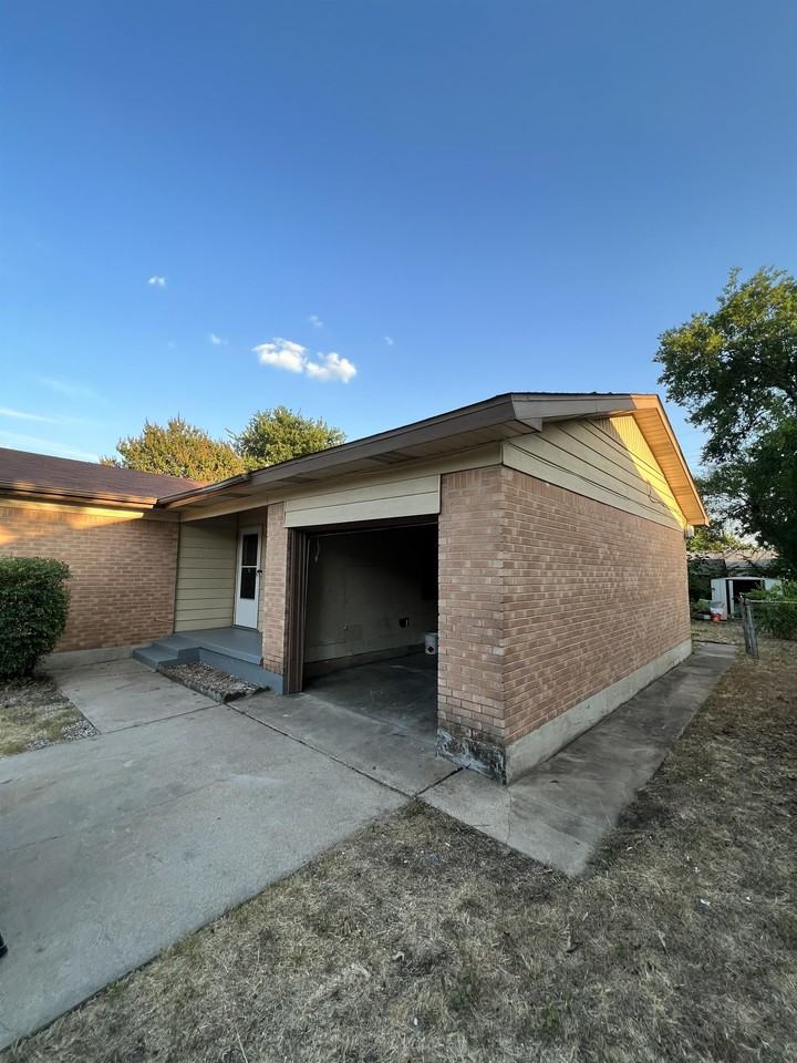 1402 Missouri Ave #1 - Photo 3 of 28