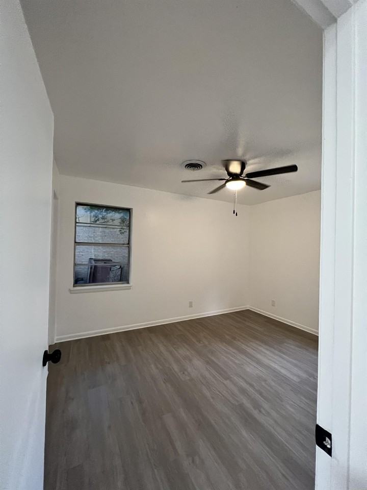 1402 Missouri Ave #1 - Photo 7 of 28