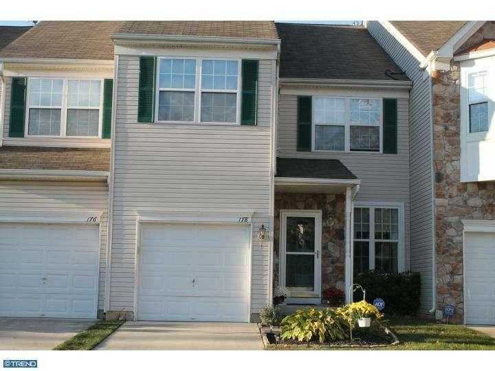 178 Pennbury Ln - Photo 3 of 23