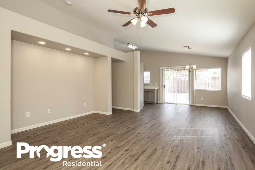 9241 W Monroe St - Photo 3 of 21