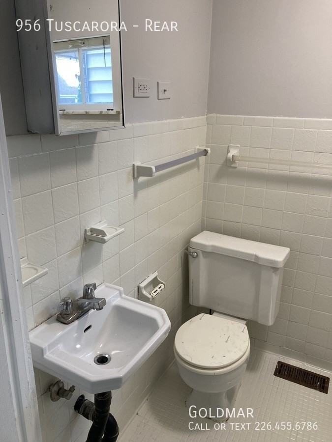 956 Tuscarora St #REAR - Photo 3 of 8