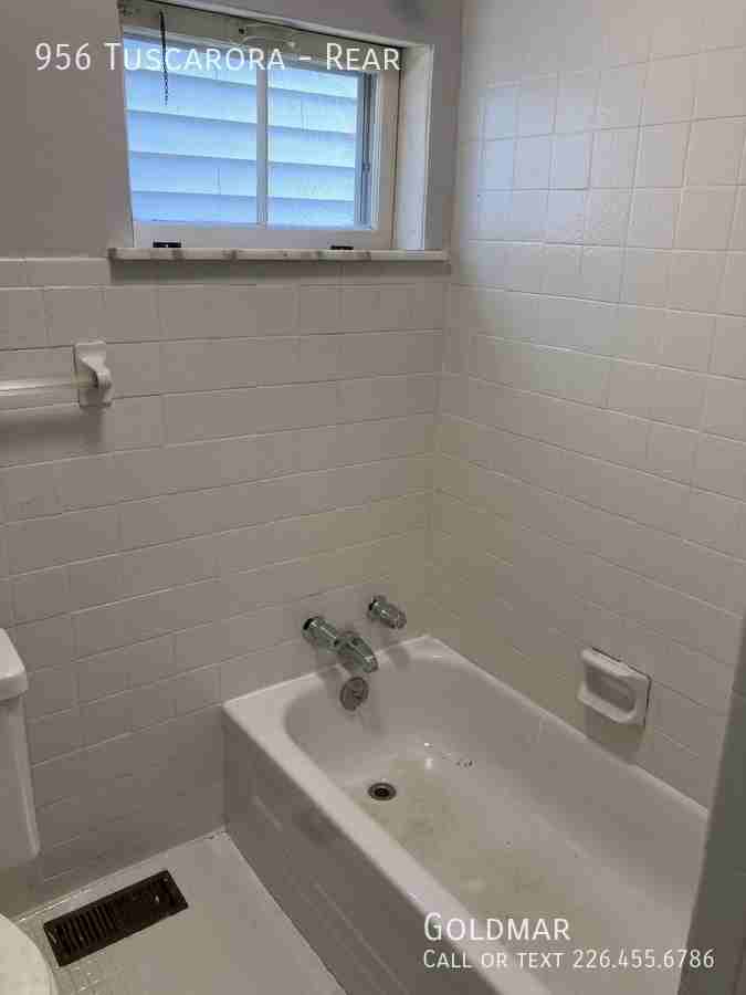 956 Tuscarora St #REAR - Photo 6 of 8