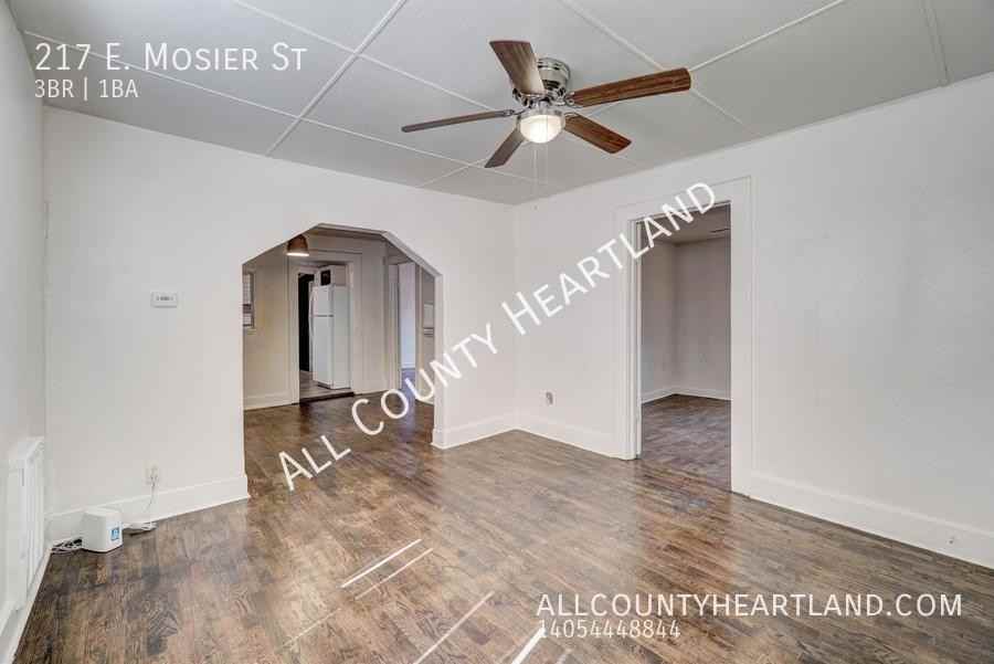 217 E Mosier St - Photo 3 of 18