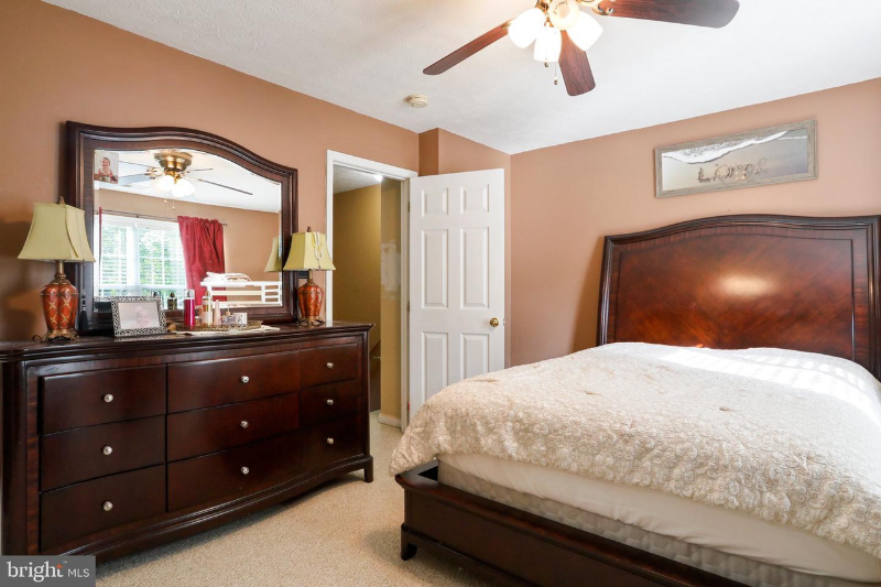 20 Toms Brook Dr - Photo 3 of 14